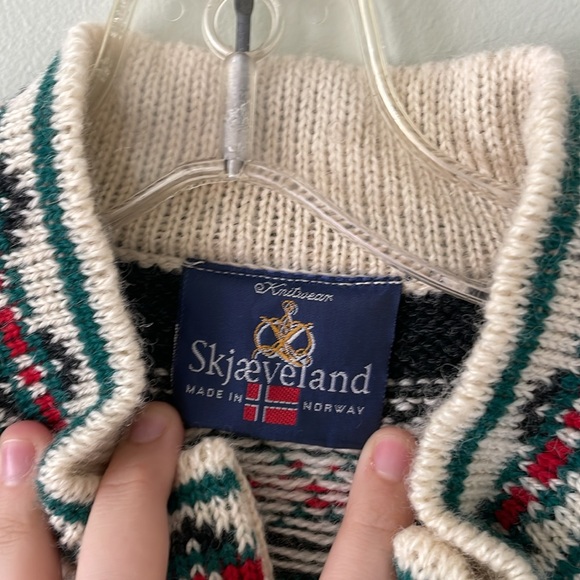 skjæveland traditional norway knit wool sweater with metal clasps - Picture 4 of 5